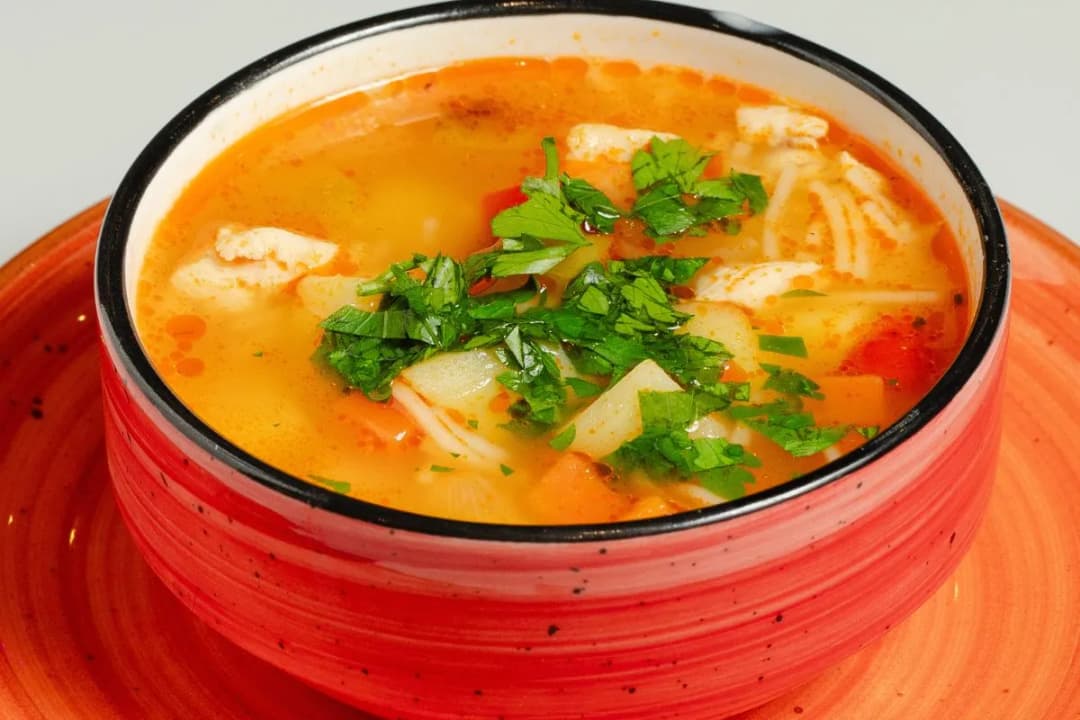 Ile gotować kości na zupę, aby uzyskać idealny smak bulionu?