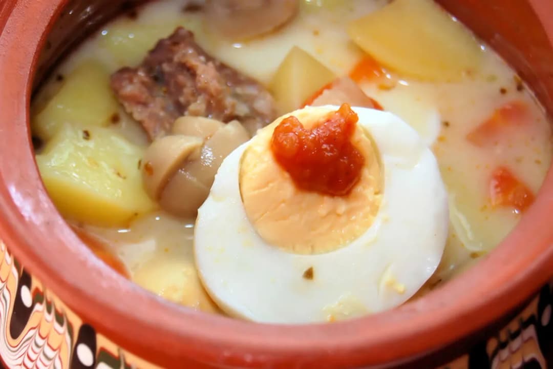 Ile może stać zupa że śmietaną w lodówce? Uniknij zepsucia!