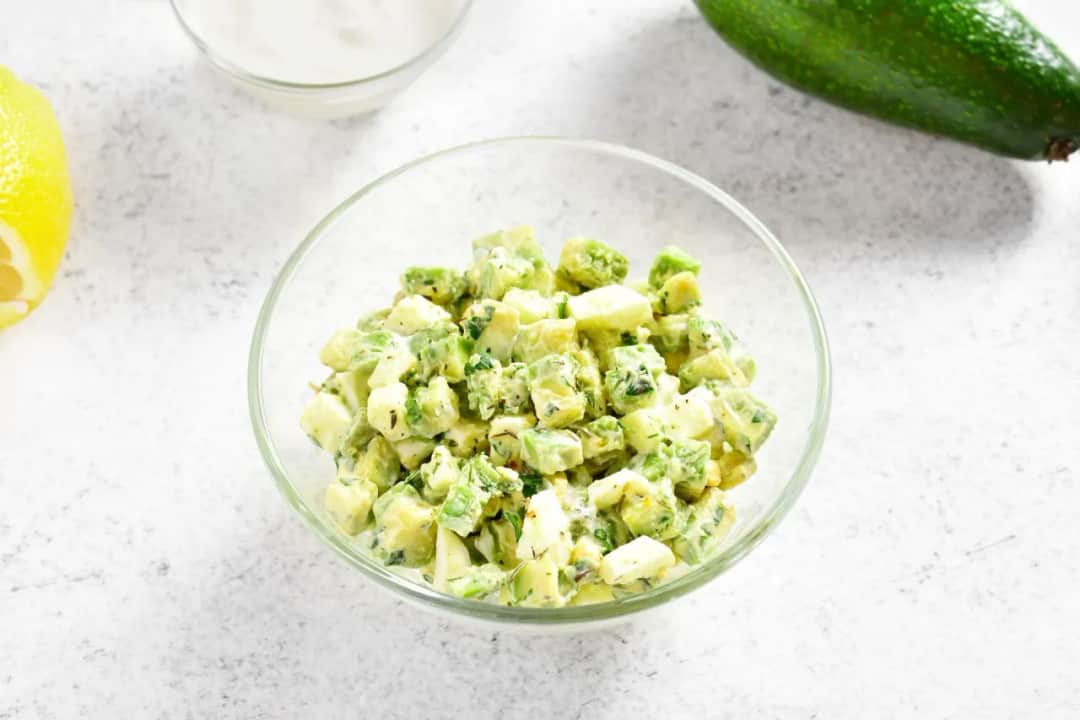 Jak zrobić sałatkę z awokado - proste przepisy na zdrowe dania