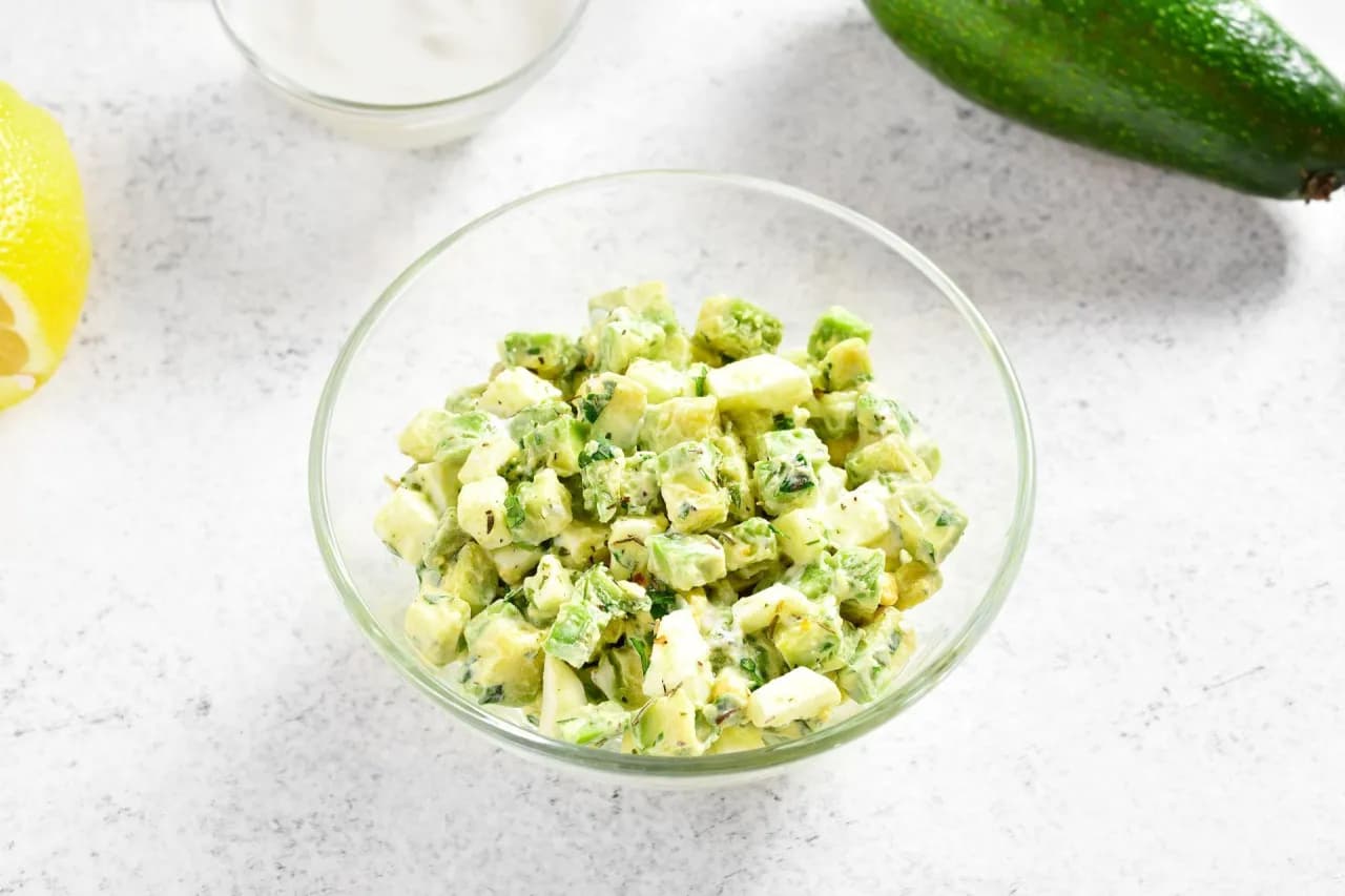 Jak zrobić sałatkę z awokado - proste przepisy na zdrowe dania