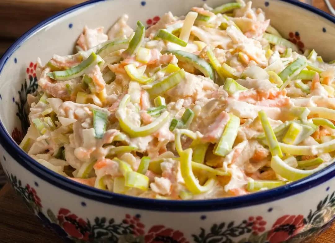 Jak zrobić sałatkę z pora - prosty przepis na zdrową przekąskę