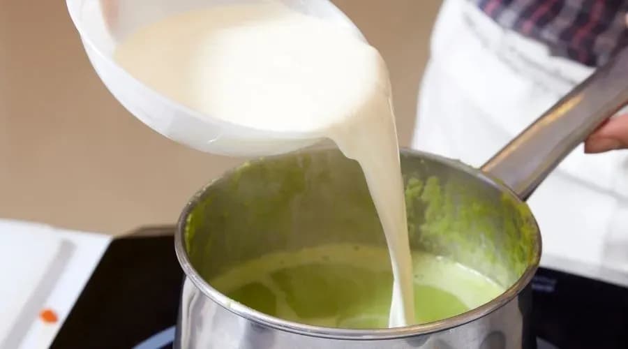 Co zamiast śmietany do zupy? Odkryj najlepsze zamienniki smakowe