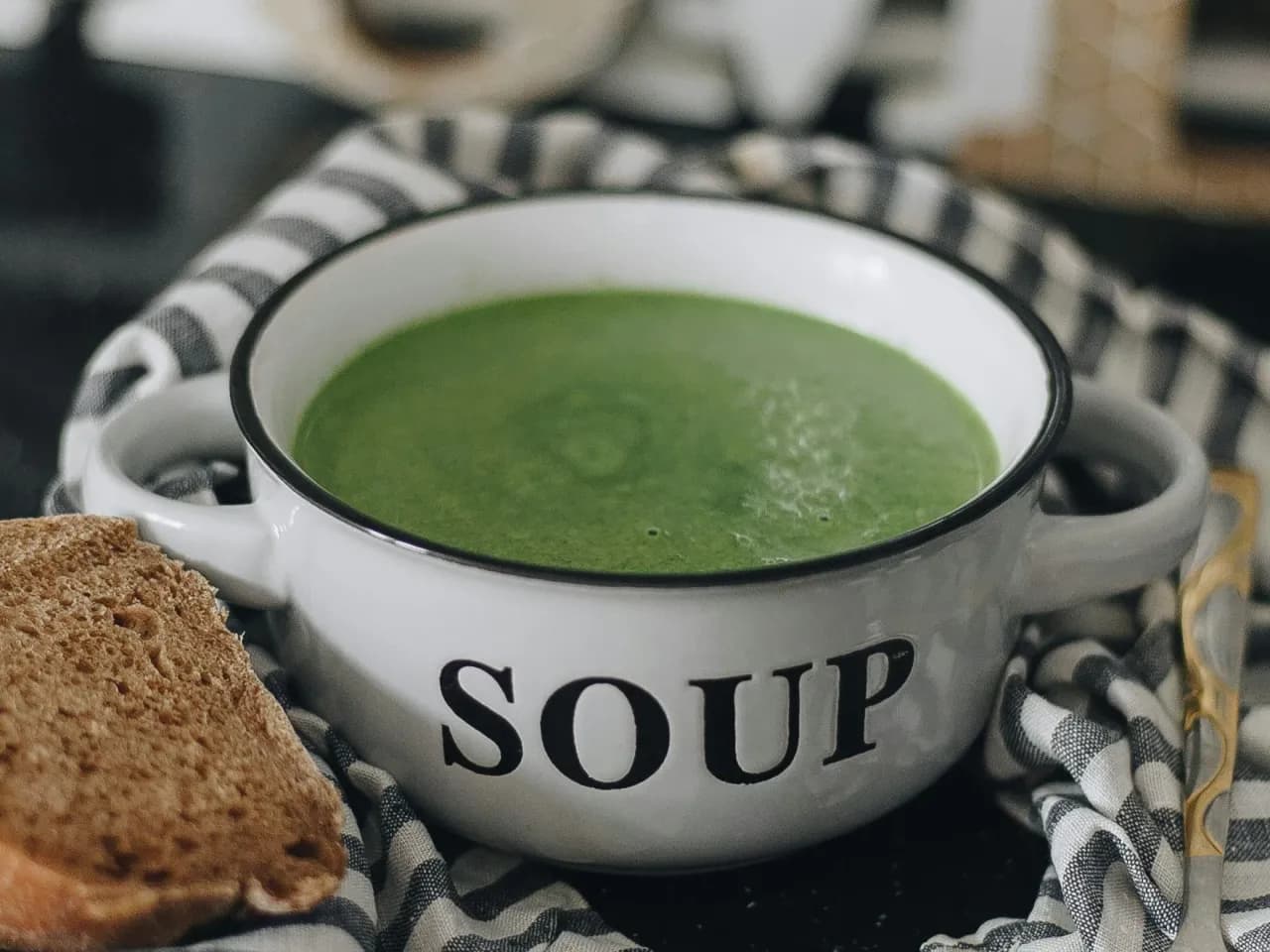 Czy zupę można mrozić? Oto, co musisz wiedzieć, by nie zepsuć smaku