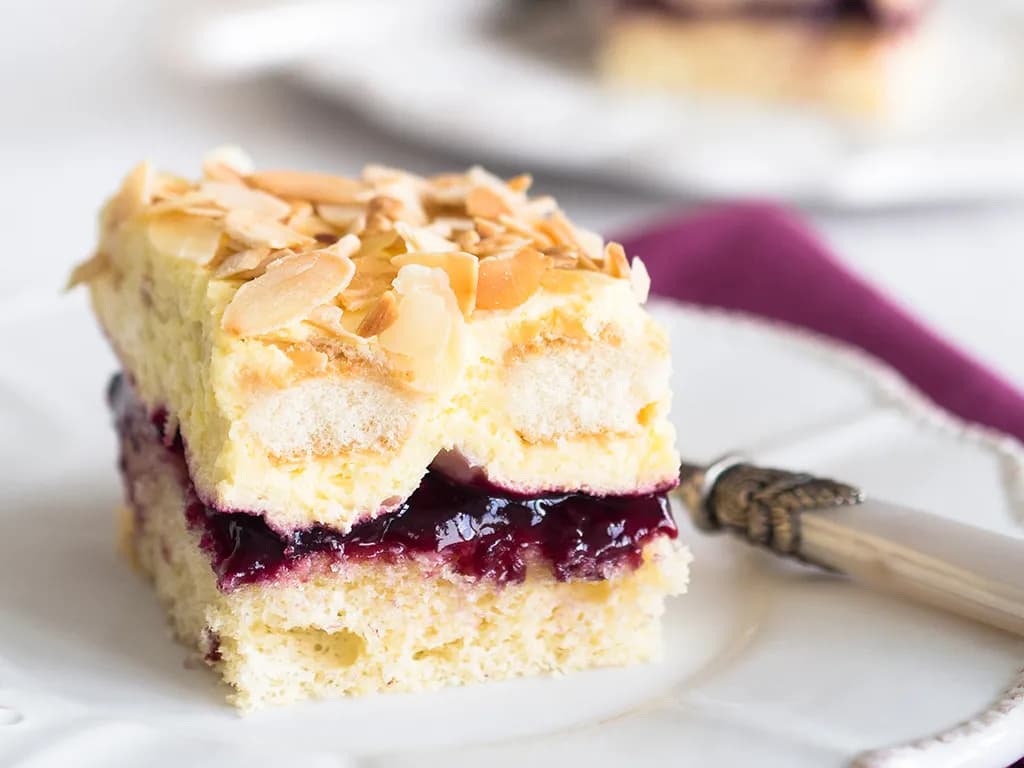 Pyszne ciasta z marmoladą przepisy na wyjątkowe słodkości