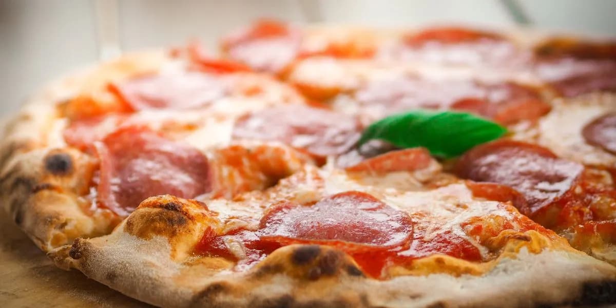 Przepis na pizzę jak z restauracji - smak, który zachwyci każdego
