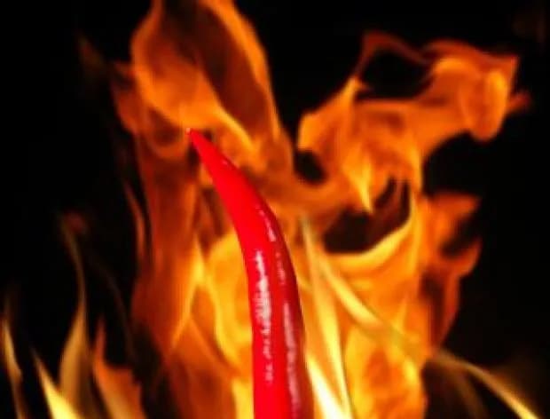 Jak złagodzić ostrą zupę: skuteczne metody na zbyt pikantny smak