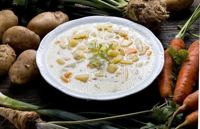 Ile kalorii ma zupa warzywna? Odkryj, jak ją przygotować niskokalorycznie