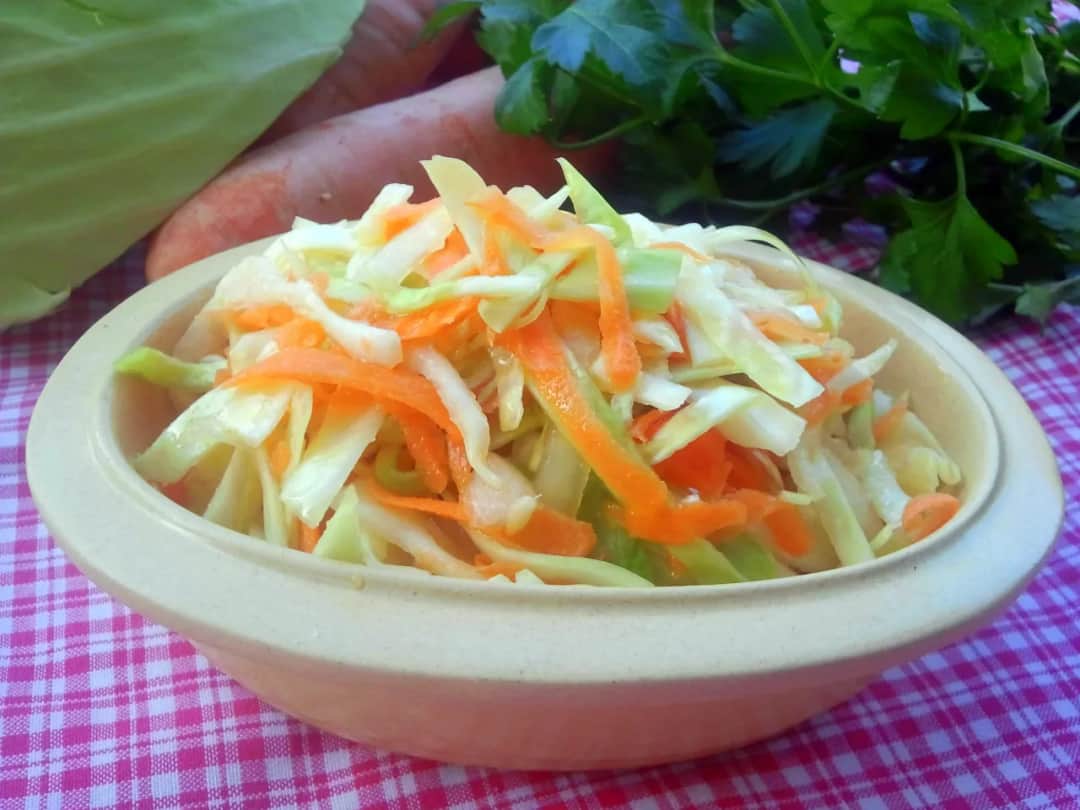 Sałatka jak z chińskiej restauracji – prosta i smaczna receptura w domu